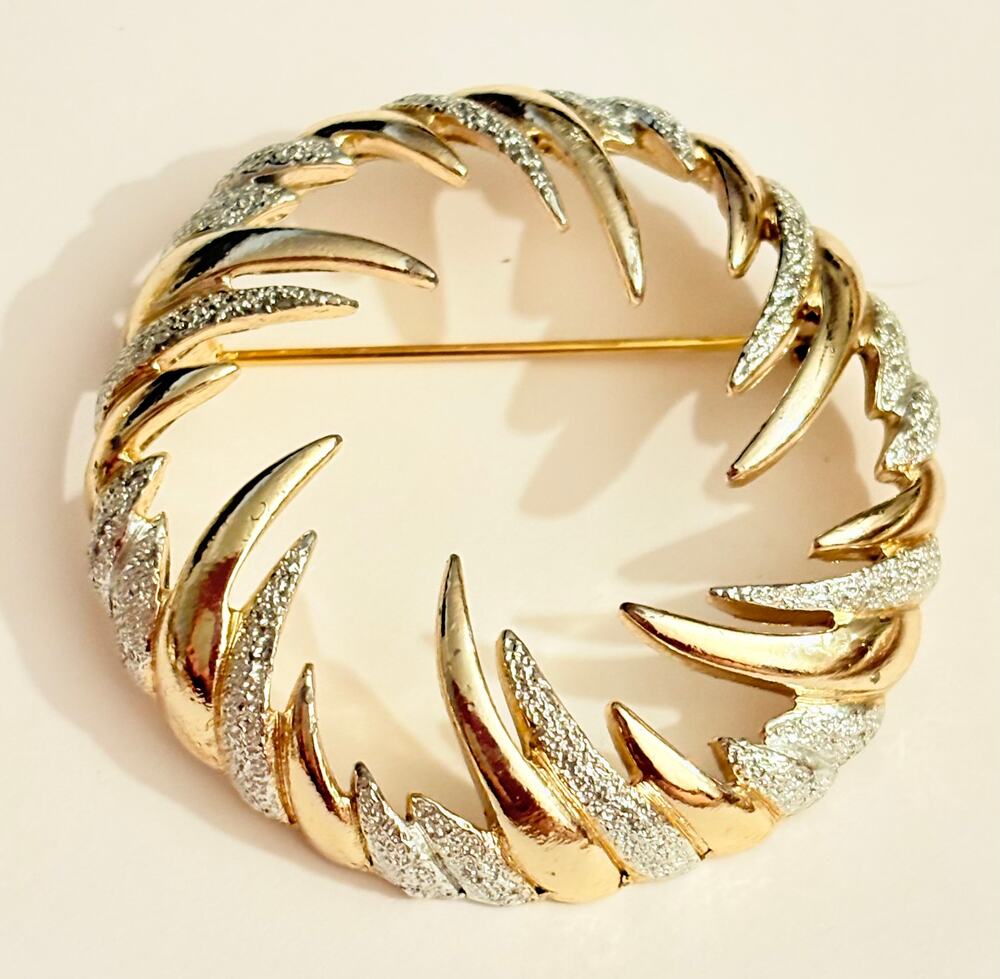 Vintage Gold Silver Tone Open Wreath Brooch Pin Large